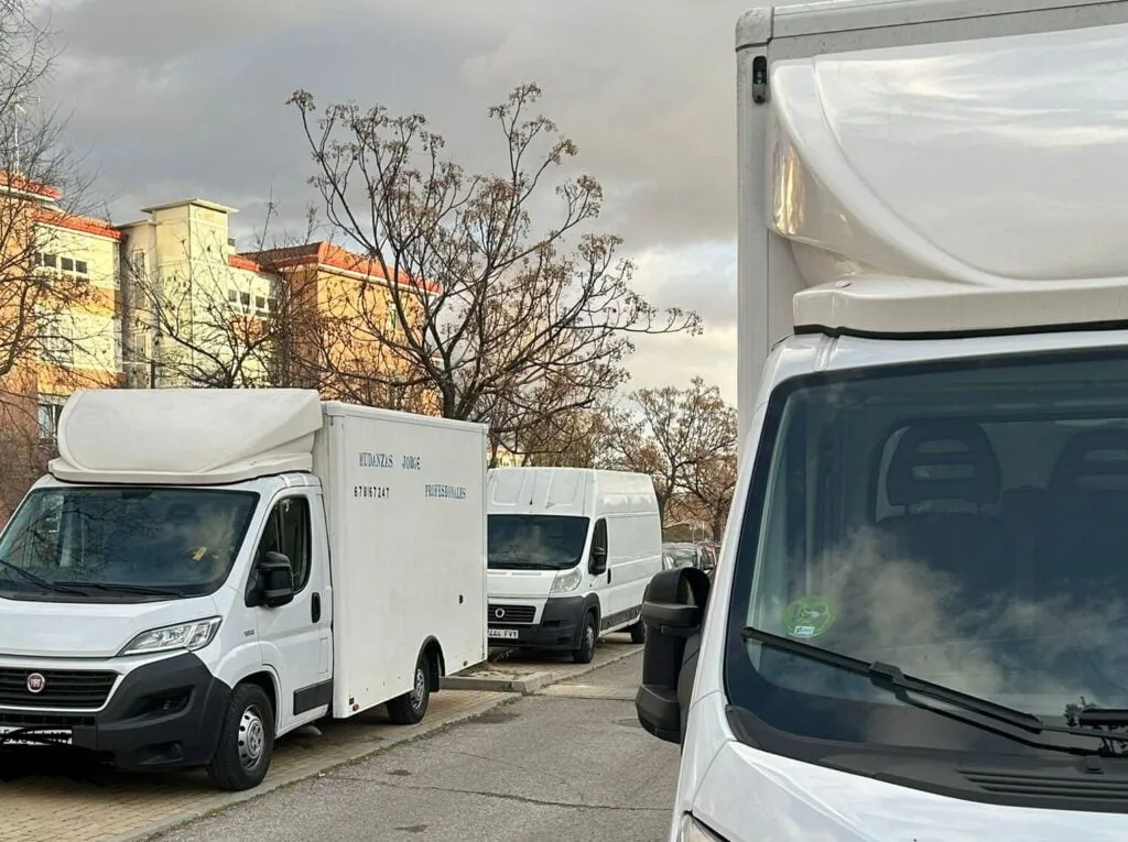 Flota de furgonetas premium de Mudanzas Jorge